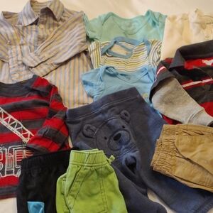 Bundle Of Boys Outfits & Onesies - Size 12 Months - 11 PCS